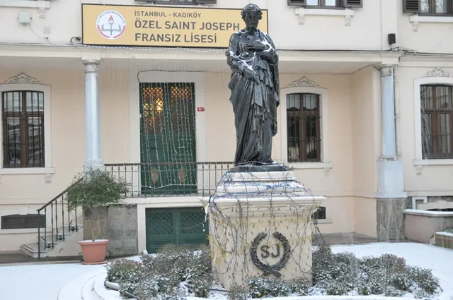 İstanbul Saint-Joseph Lisesi tanıtım görseli
